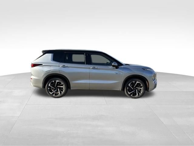 Used 2025 Mitsubishi Outlander SEL AWD/4WD image 2