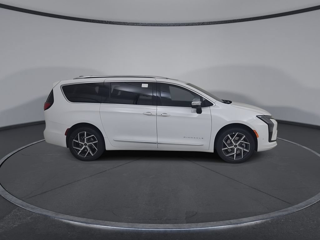 New 2027 Chrysler Pacifica Pinnacle w/ Theater Group AWD/4WD image 17
