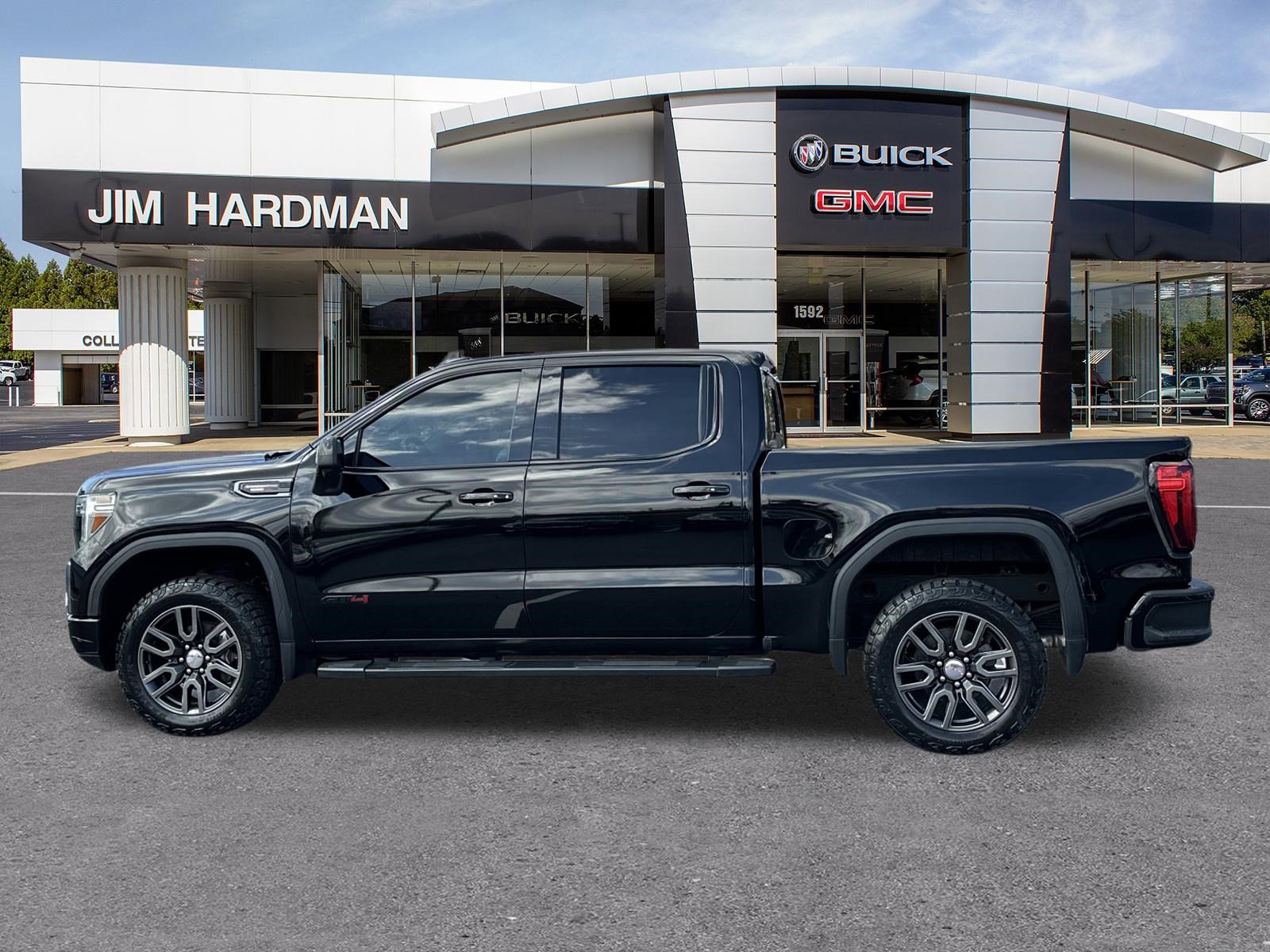 Used 2021 GMC Sierra 1500 AT4 w/ AT4 Value Package AWD/4WD image 4