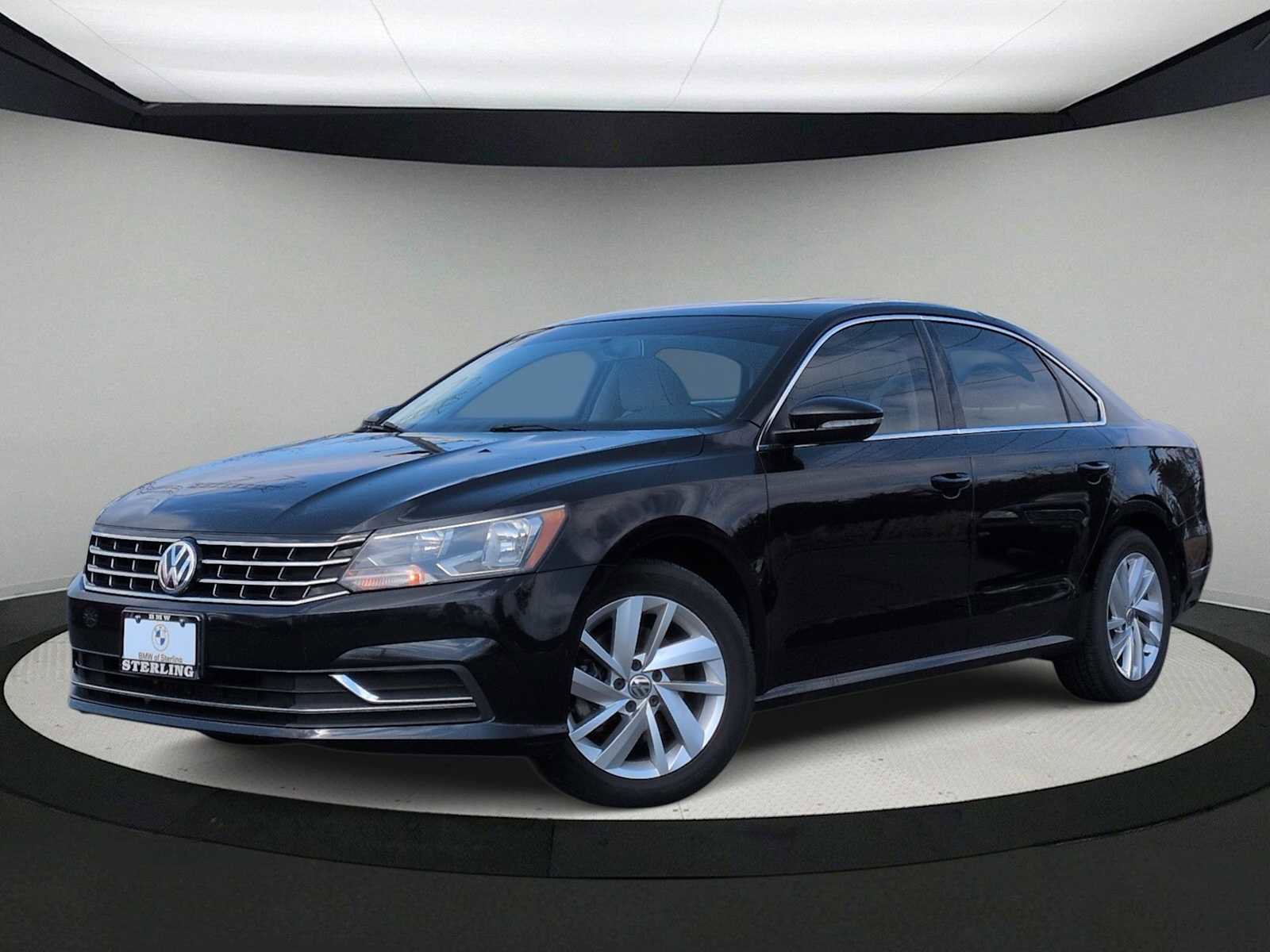 Used 2018 Volkswagen Passat 2.0T SE image 1