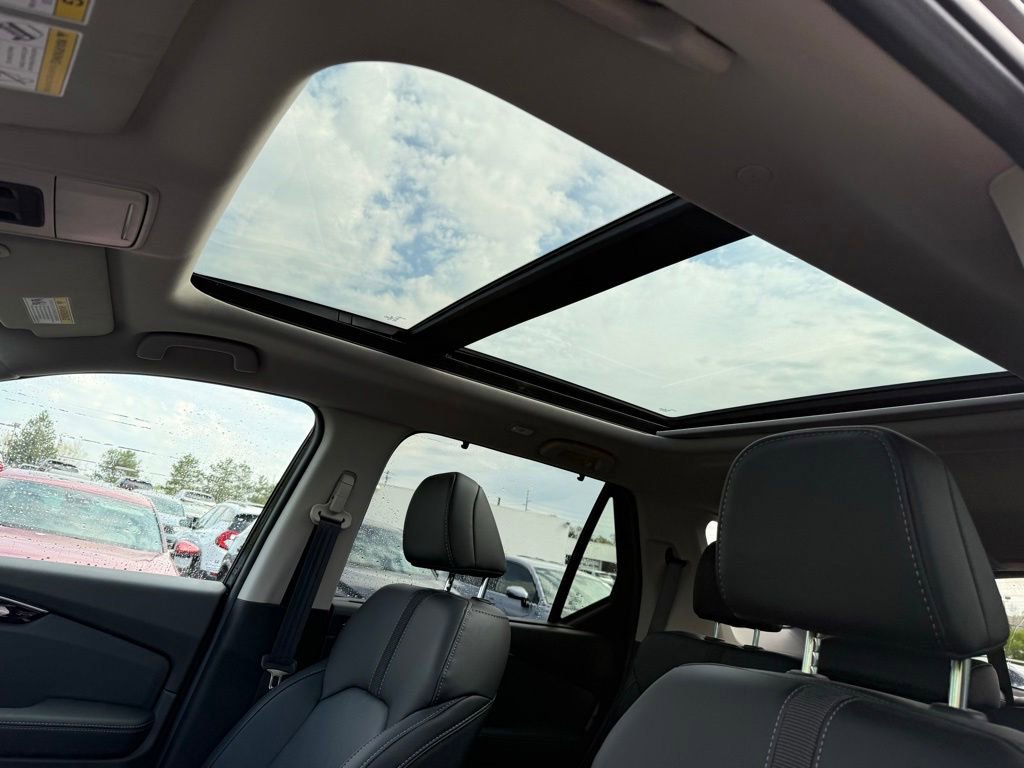 Used 2025 Honda Pilot Touring image 10