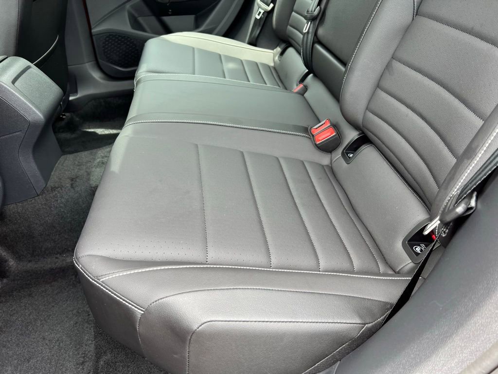 Used 2024 Volkswagen Jetta SE w/ Panoramic Sunroof Package image 17