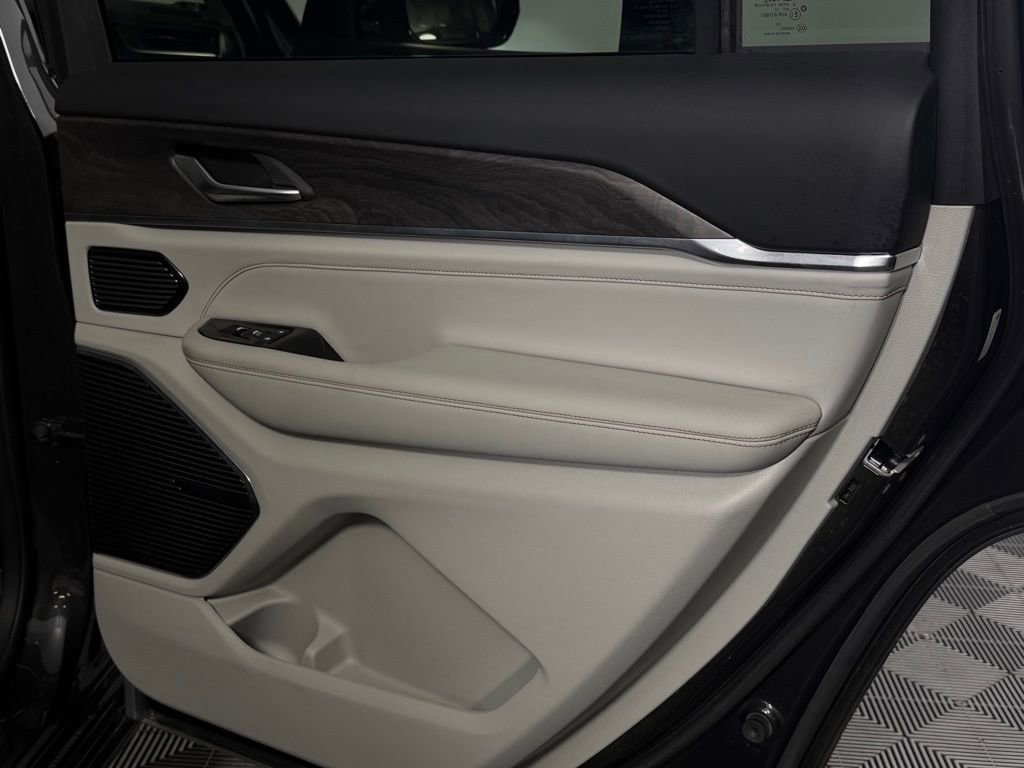 Certified 2023 Jeep Grand Cherokee L Overland w/ Rear Seat Video Group I AWD/4WD image 33