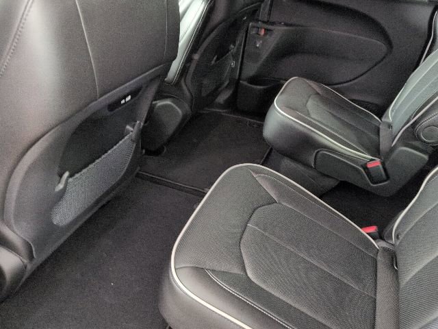 New 2026 Chrysler Pacifica Limited FWD image 10