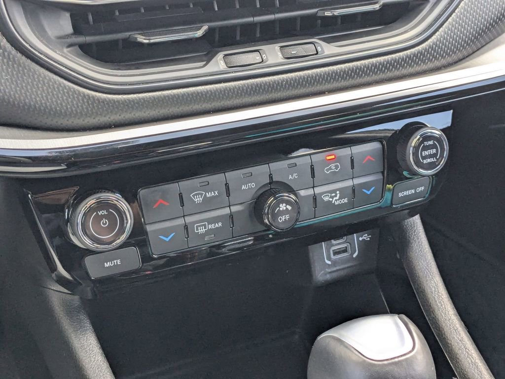 Used 2025 Jeep Compass Trailhawk image 19