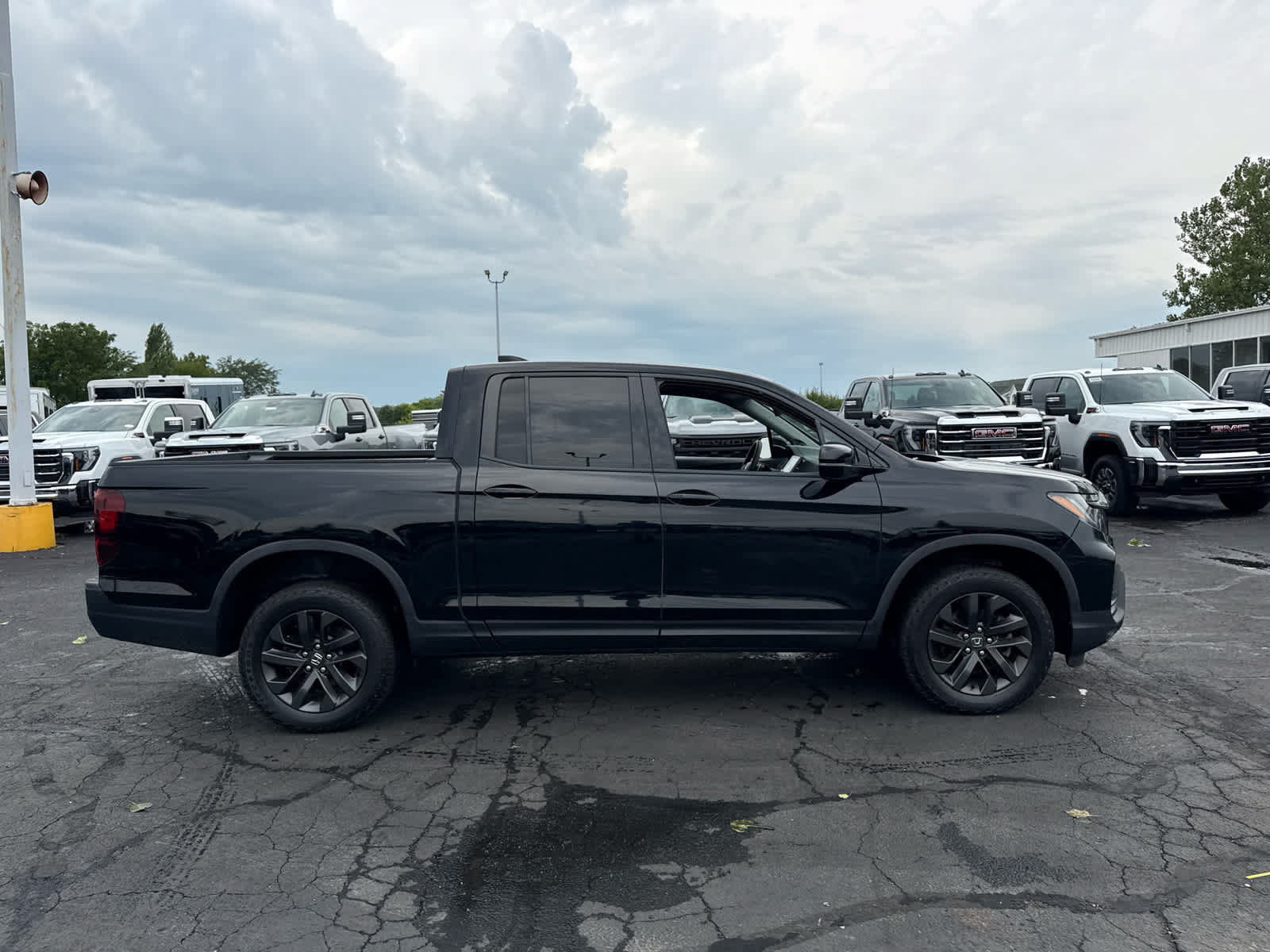 Used 2023 Honda Ridgeline Sport image 6
