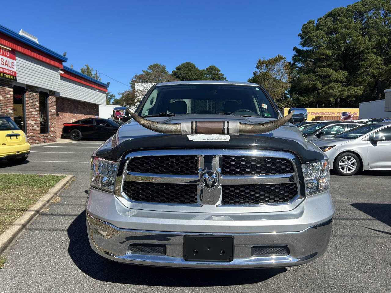 Used 2018 RAM 1500 Classic SLT image 2