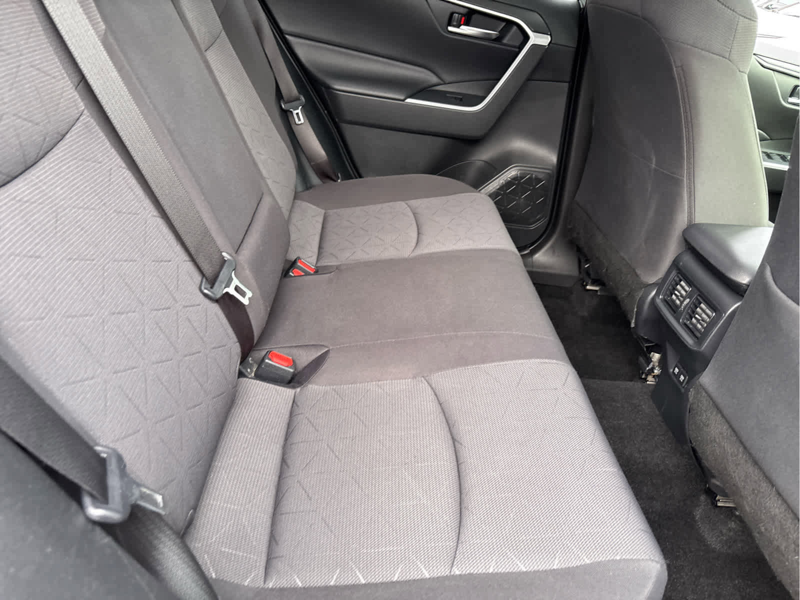 Used 2021 Toyota RAV4 XLE w/ Convenience Package image 28