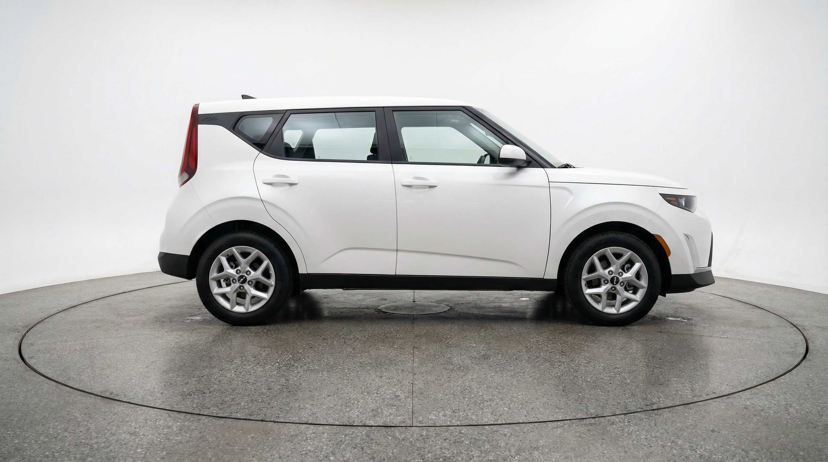 Used 2025 Kia Soul LX w/ LX Technology Package image 11