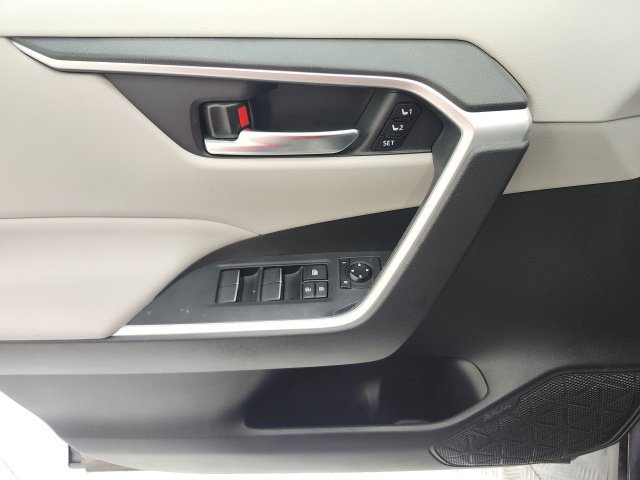 Used 2021 Toyota RAV4 XLE Premium AWD/4WD image 11