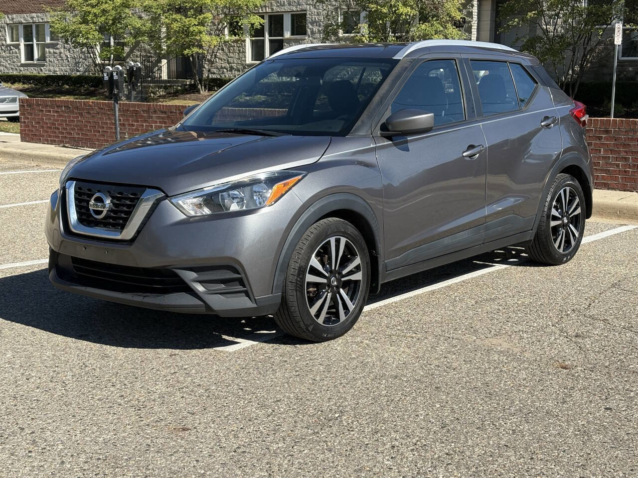 Used 2018 Nissan Kicks SV image 2