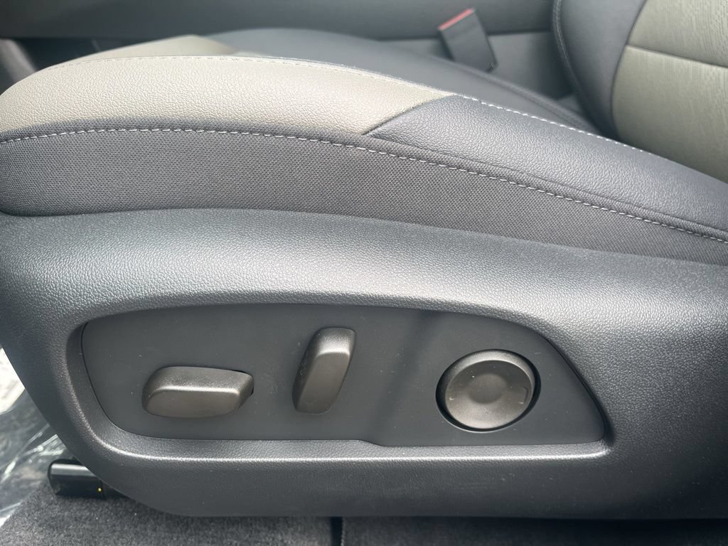 New 2026 Chevrolet Equinox LT w/ Convenience Package II FWD image 14