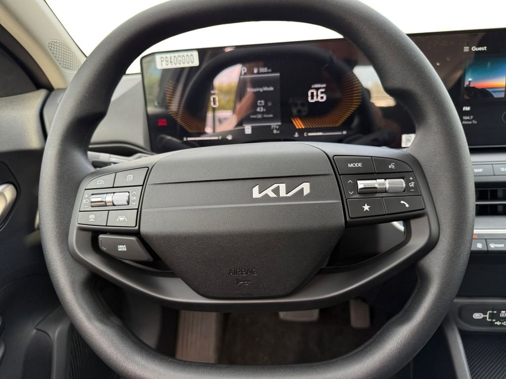 New 2025 Kia K4 LXS image 12