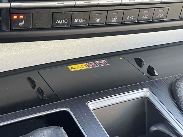 Used 2025 Toyota Sienna XLE image 31