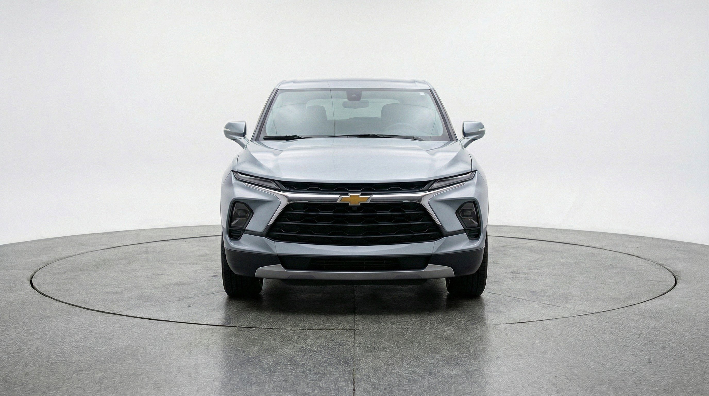 Used 2025 Chevrolet Blazer LT image 2