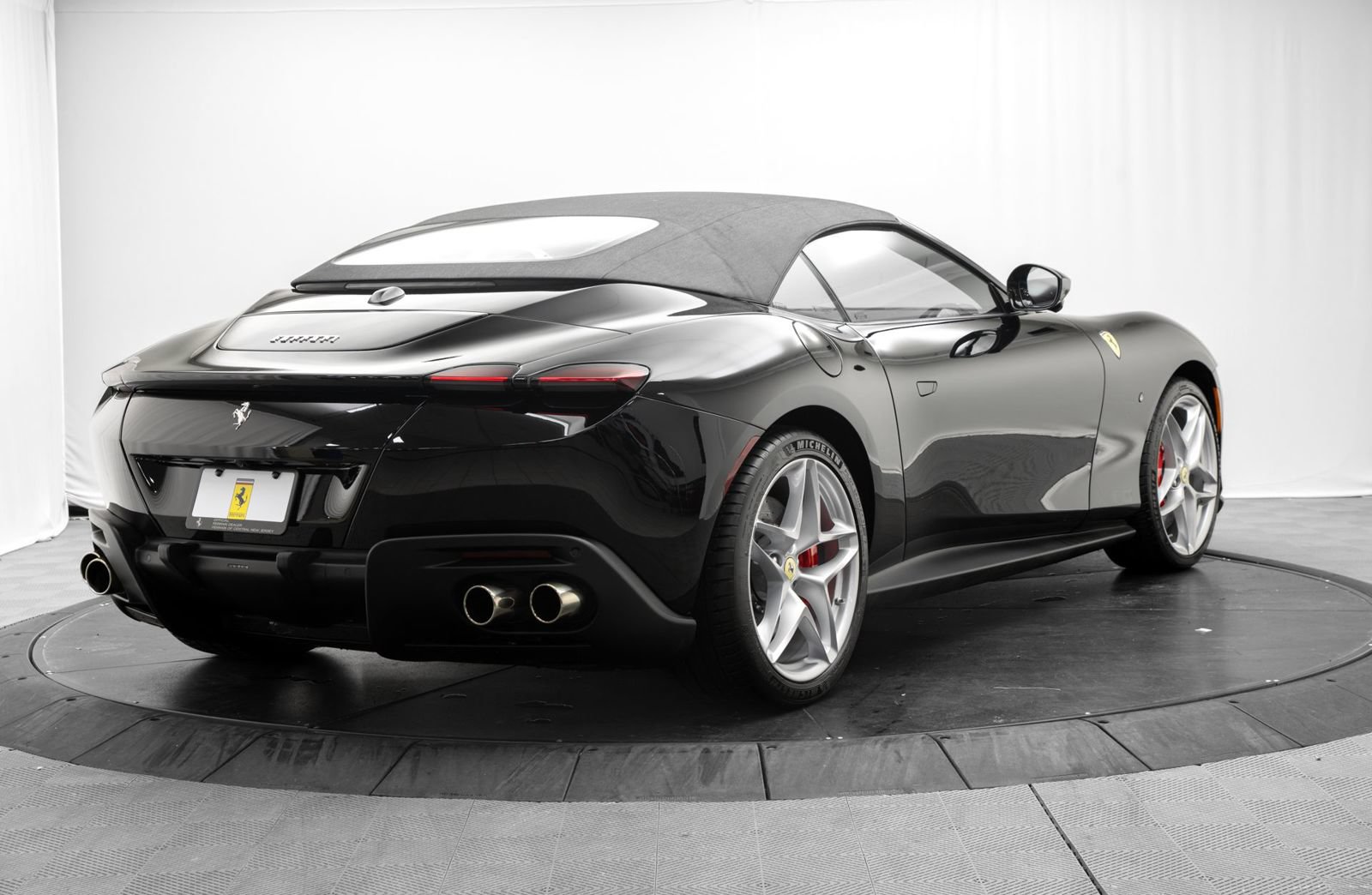 Used 2026 Ferrari Roma Spider RWD image 14