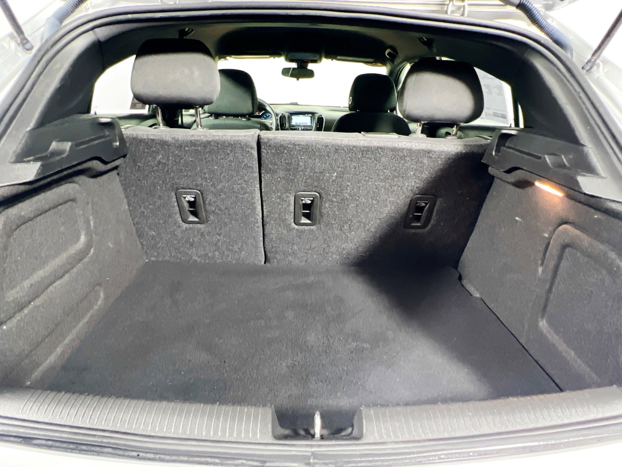 Used 2018 Chevrolet Cruze LT w/ Redline Edition image 32