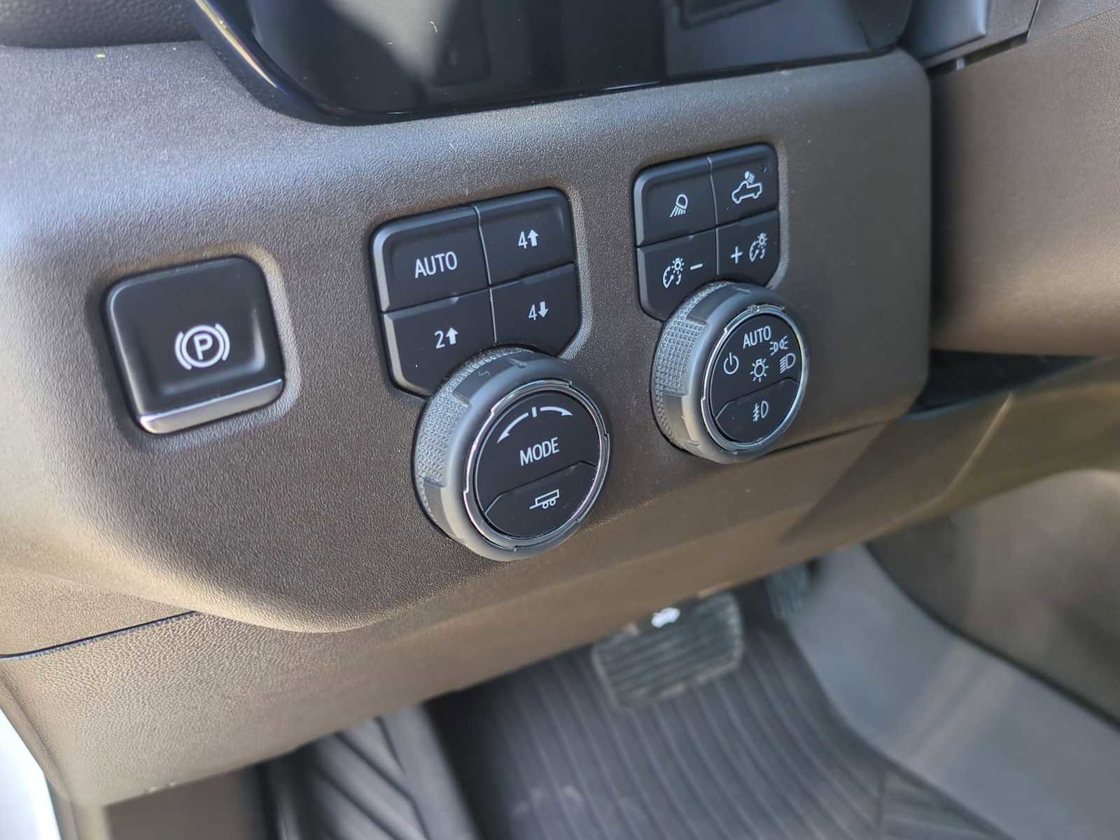 Used 2024 Chevrolet Silverado 1500 LTZ AWD/4WD image 35
