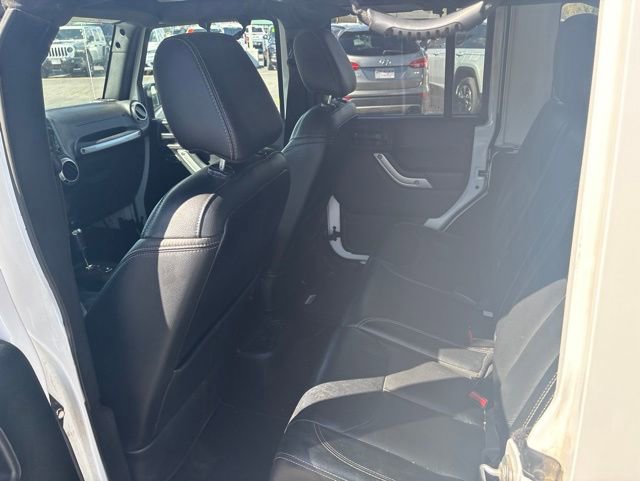 Used 2017 Jeep Wrangler Unlimited Sahara w/ Connectivity Group AWD/4WD image 10