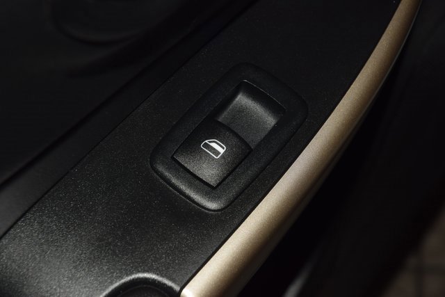 Used 2018 Jeep Cherokee Limited w/ Technology Group image 44