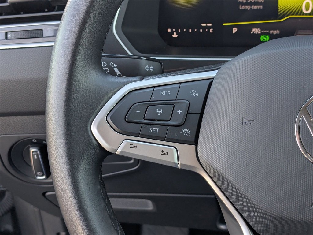 Used 2024 Volkswagen Tiguan SE image 19