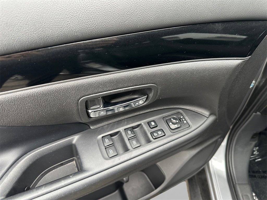 Used 2020 Mitsubishi Outlander SE image 14