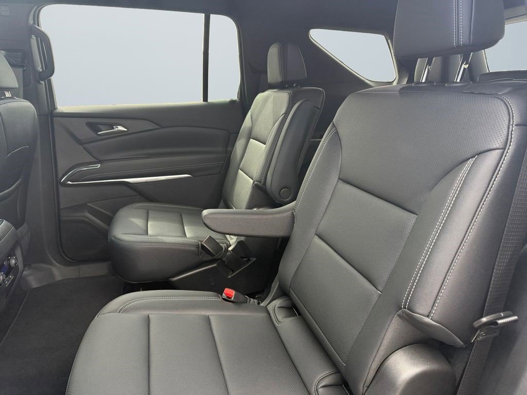 Certified 2025 Chevrolet Traverse LT w/ Driver Confidence Package FWD image 17