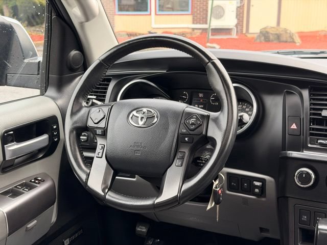 Used 2018 Toyota Sequoia Limited w/ Safety & Convenience Package AWD/4WD image 29