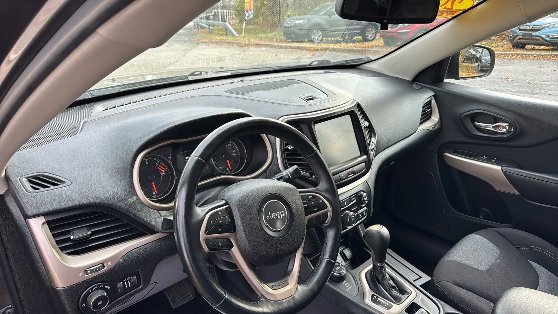 Used 2018 Jeep Cherokee Latitude AWD/4WD image 4