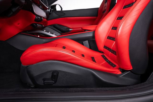Used 2019 Ferrari Portofino RWD image 26