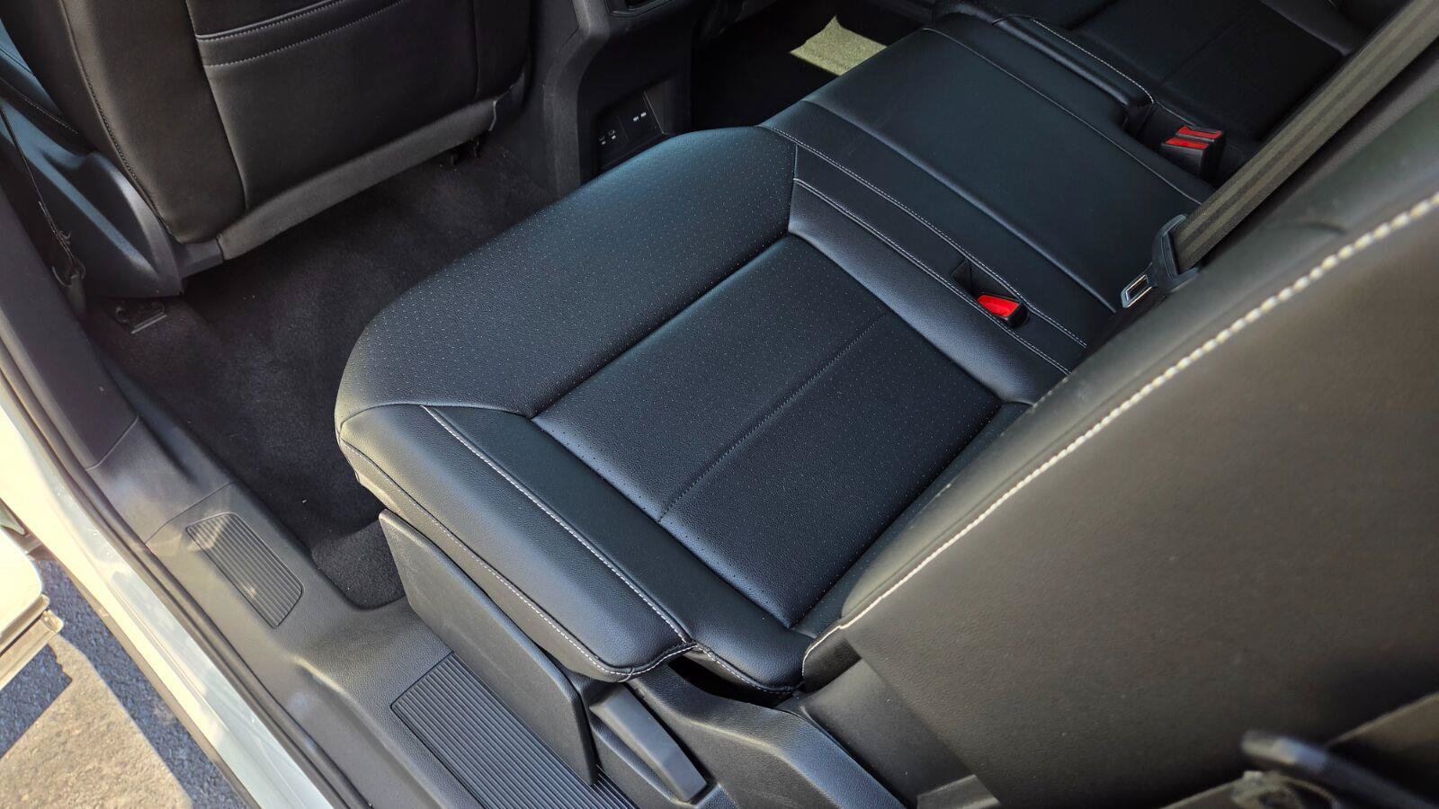 Certified 2023 Volkswagen Atlas SE w/ Black Wheel Package FWD image 42
