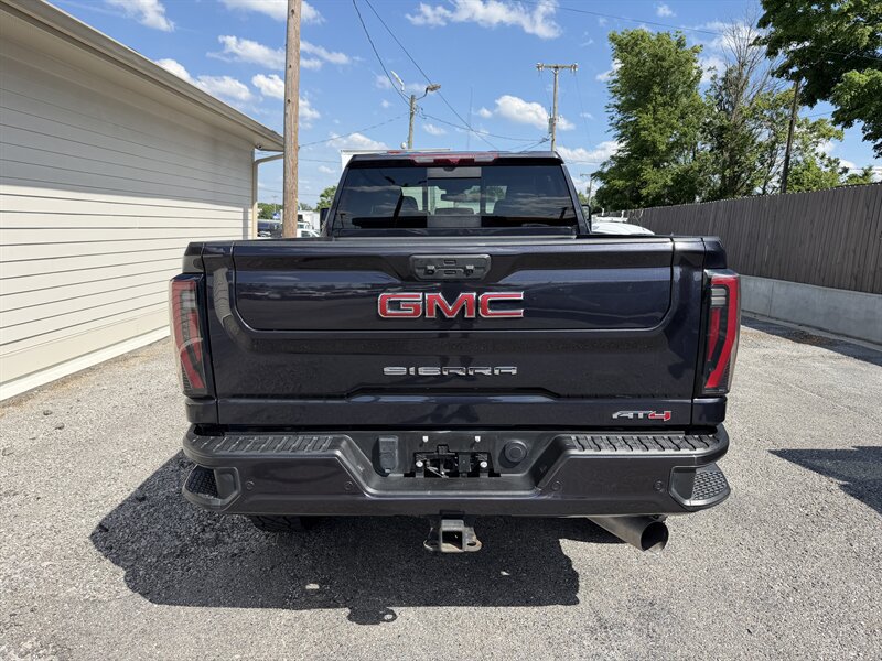 Used 2024 GMC Sierra 2500 AT4 w/ AT4 Preferred Package AWD/4WD image 10