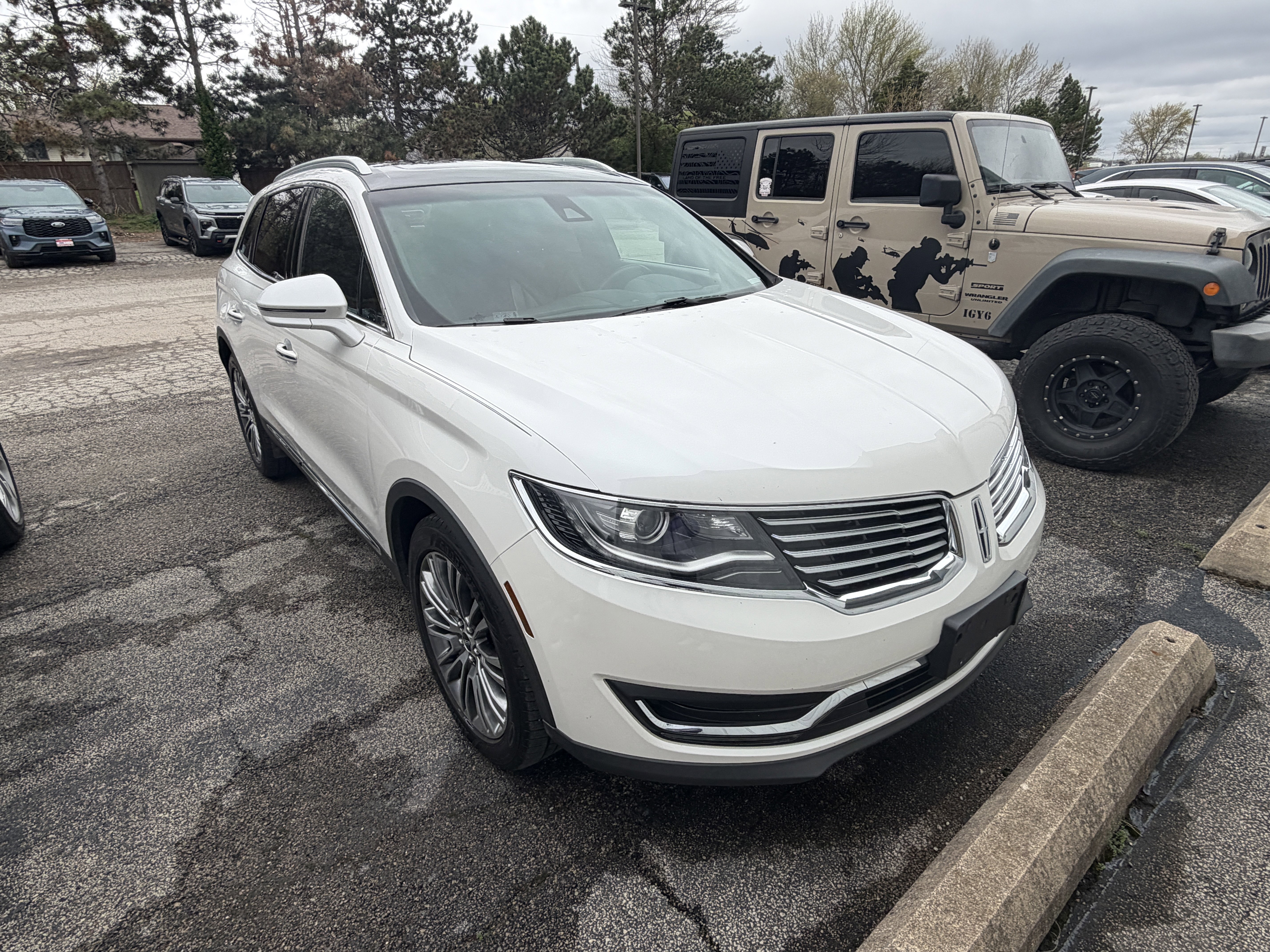 Used 2016 Lincoln MKX Reserve w/ Climate Package image 4