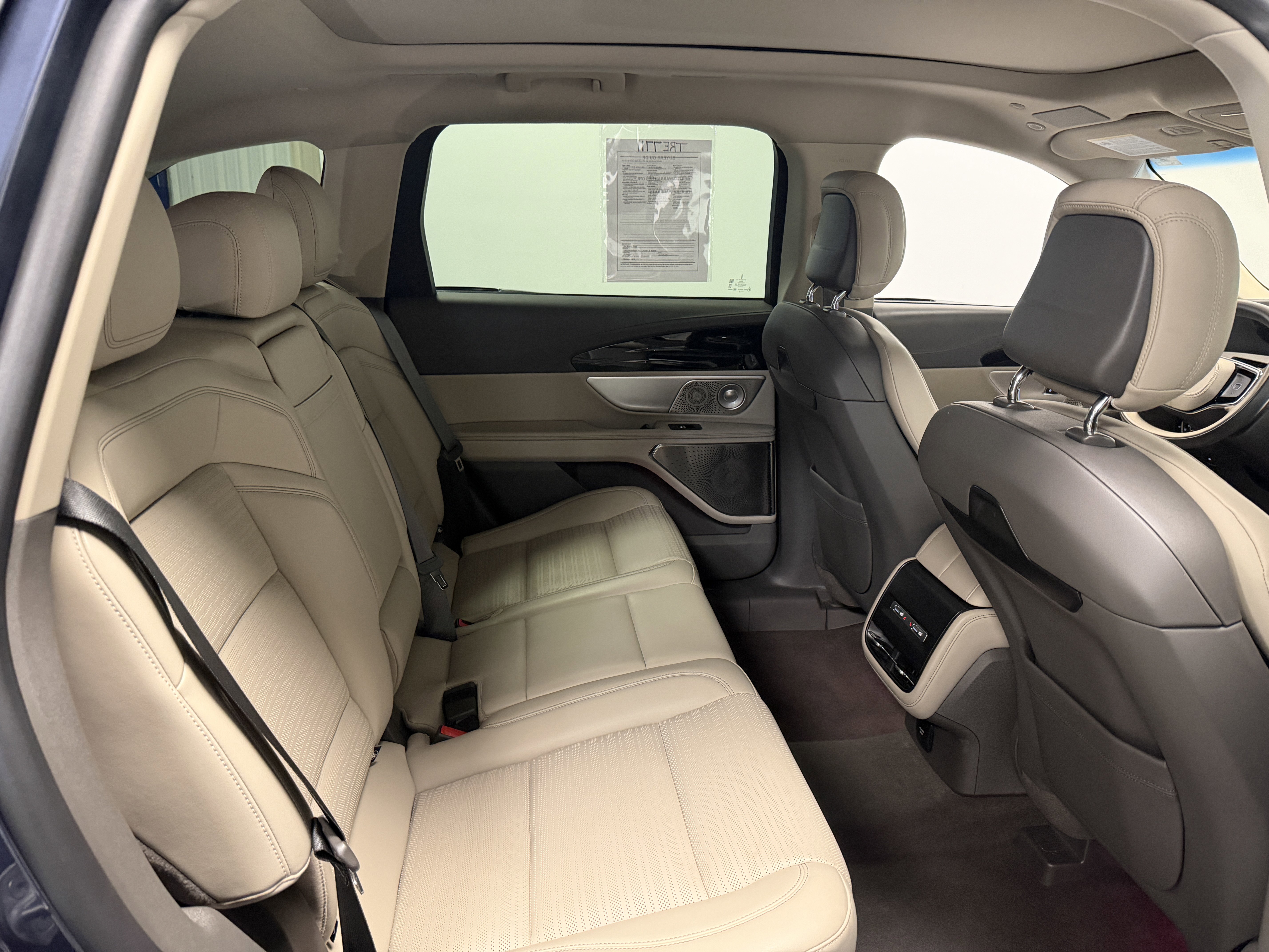 Used 2024 Lincoln Nautilus Reserve w/ Equipment Group 203A AWD/4WD image 23