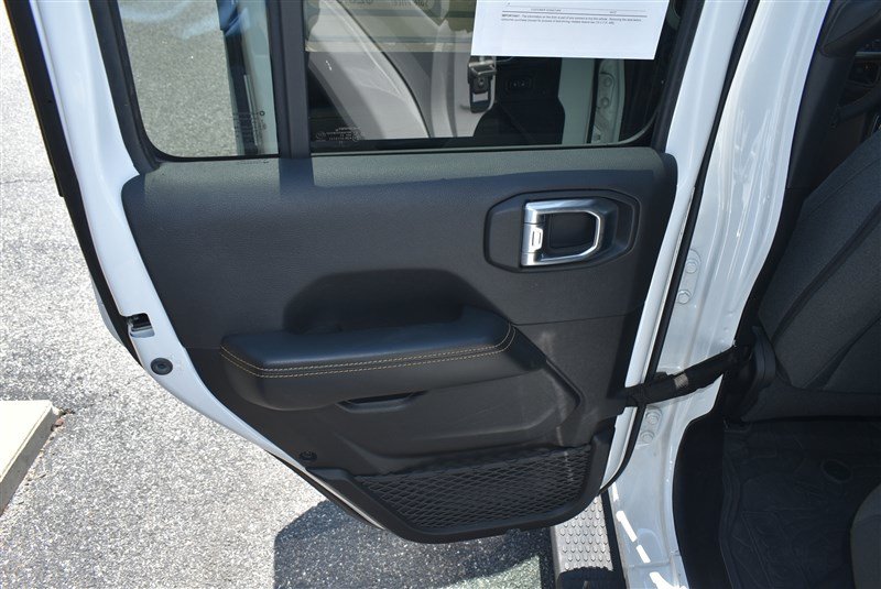 Used 2024 Jeep Wrangler Unlimited Sahara w/ Technology Group AWD/4WD image 24