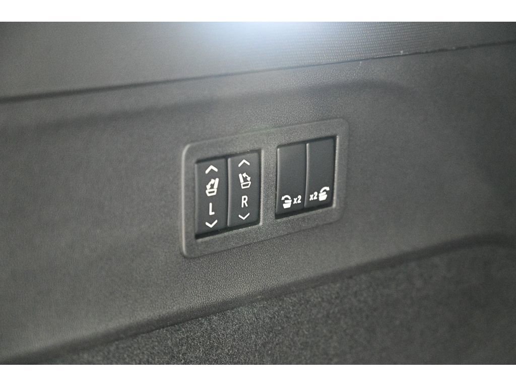 New 2026 Cadillac Escalade IQ Sport 2 w/ LPO, ONYX Package image 74