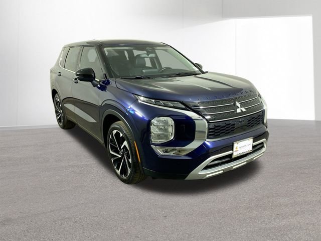 Used 2022 Mitsubishi Outlander SE image 3