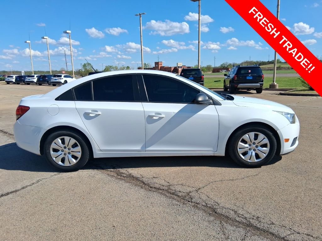 Used 2013 Chevrolet Cruze LS image 4
