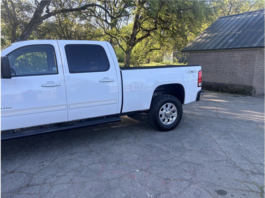 Used 2011 GMC Sierra 2500 SLT w/ SLT Convenience Package AWD/4WD image 4