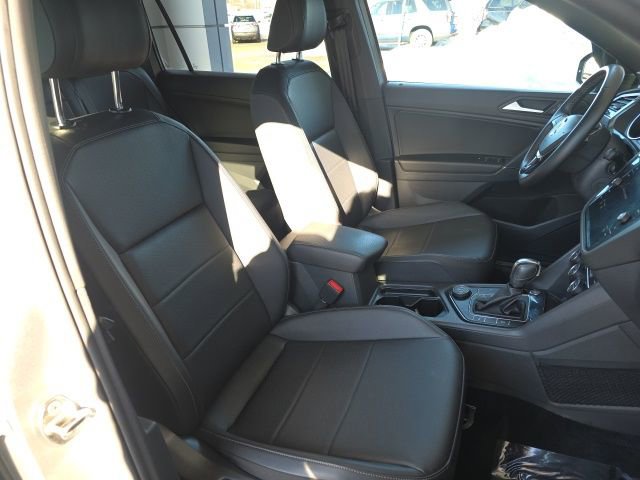 Used 2020 Volkswagen Tiguan SE R-Line image 10