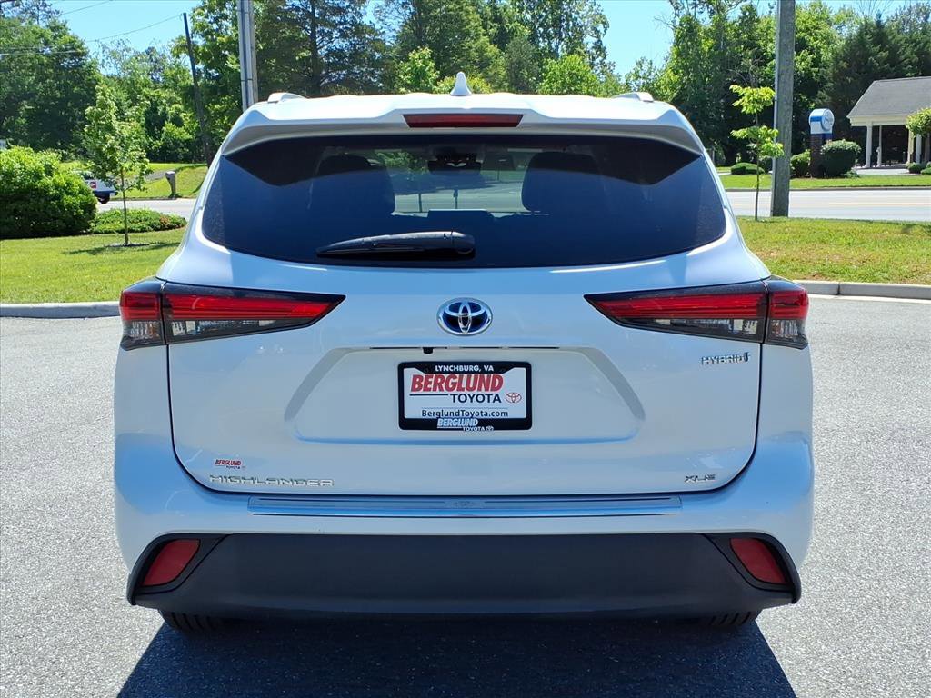Used 2022 Toyota Highlander XLE AWD/4WD image 5