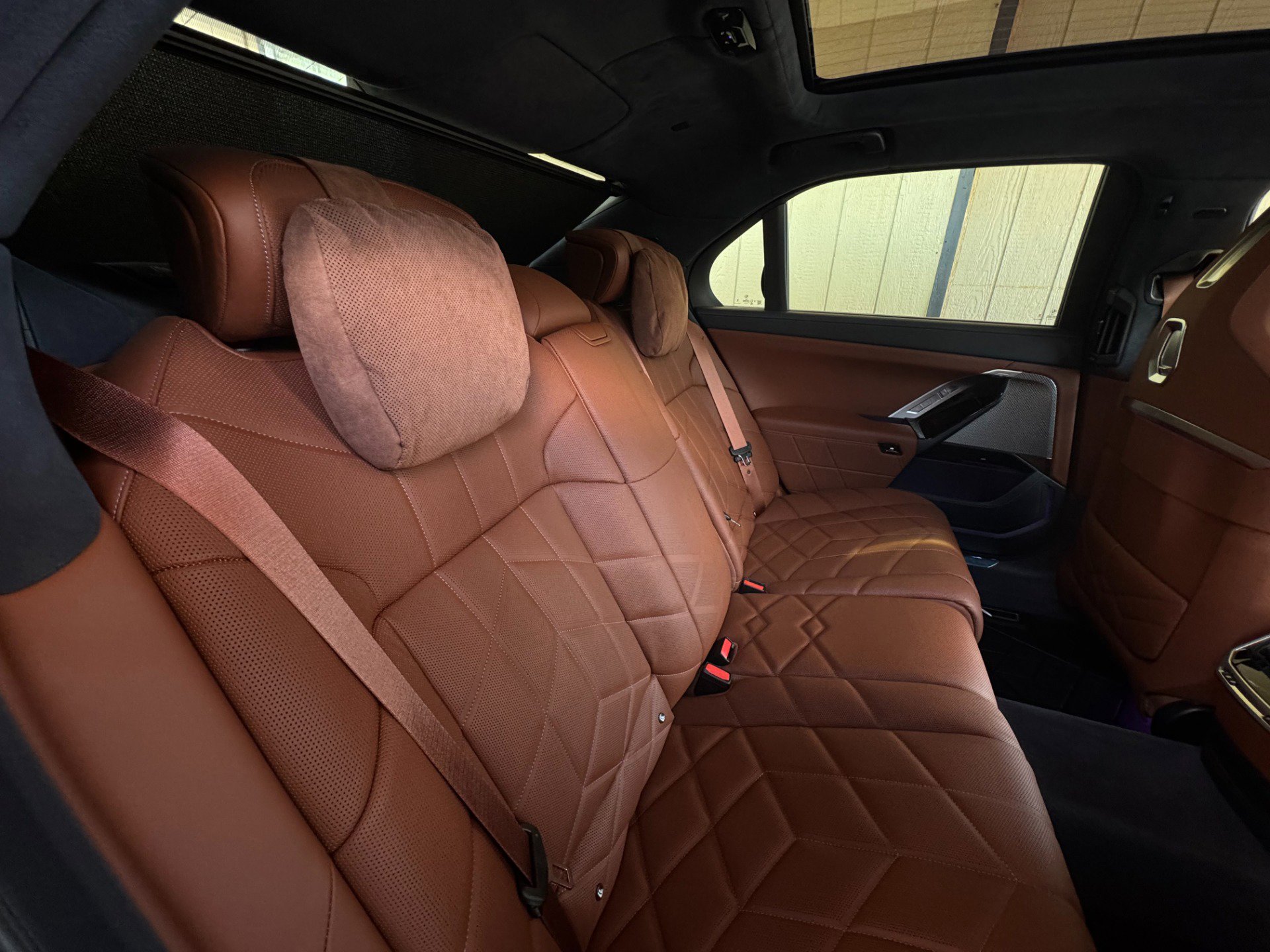 Used 2025 BMW i7 eDrive50 w/ Executive Package image 36