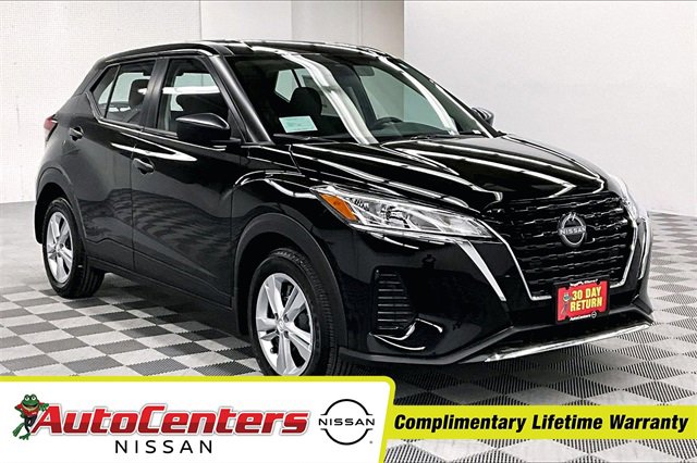 New 2025 Nissan Kicks Play S
