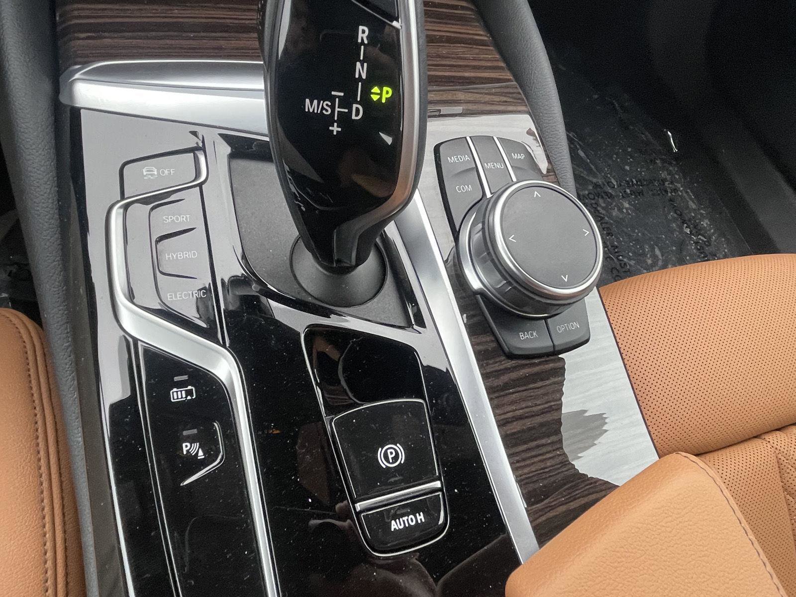 Used 2023 BMW 530e xDrive w/ Premium Package image 17