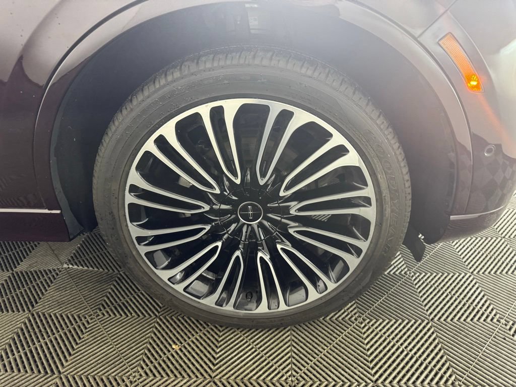 Certified 2023 Lincoln Aviator Black Label w/ Dynamic Handling Package AWD/4WD image 41