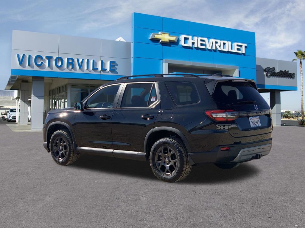 Used 2025 Honda Pilot TrailSport image 6
