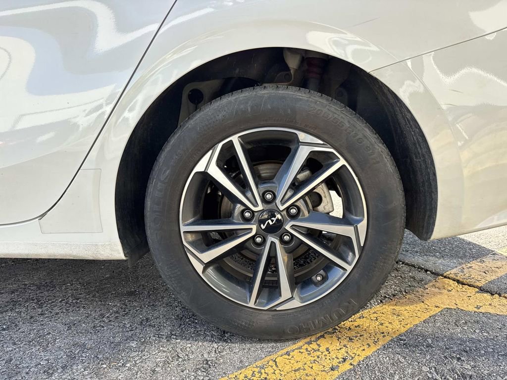 Used 2024 Kia Forte LXS image 5