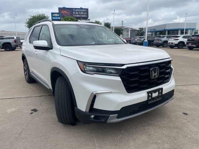 Used 2025 Honda Pilot Touring image 3