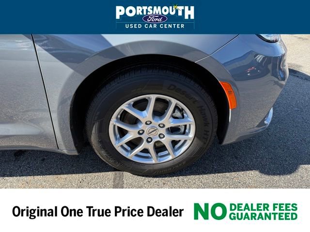 Used 2023 Chrysler Pacifica Touring-L image 30