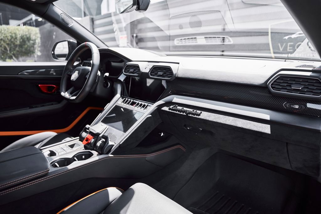 Used 2023 Lamborghini Urus Performante AWD/4WD image 49